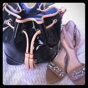 ⚜️🖤Classic Dooney & Bourke Drawstring Bag🖤⚜️